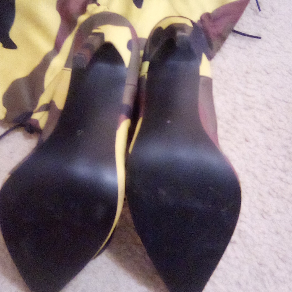 BOOTS - Picture 2 of 4